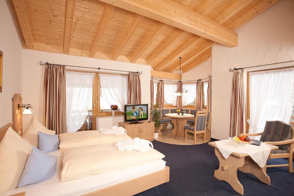 Hotel Landhaus Feldmeier ***S Обераммергау Номер фото